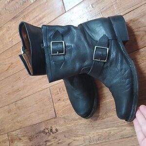 Frye Vicky belt black leather booties